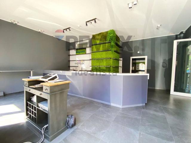 Locale in vendita di 183 m² in Via Privata Umberto Masotto, 16