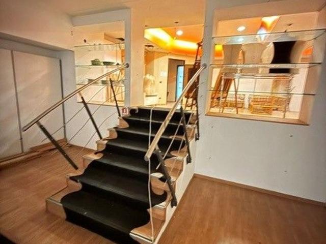 Locale in vendita di 185 m² in Via Calatafimi