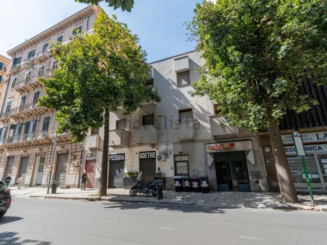 Locale in vendita di 185 m² in Via Goethe, 18