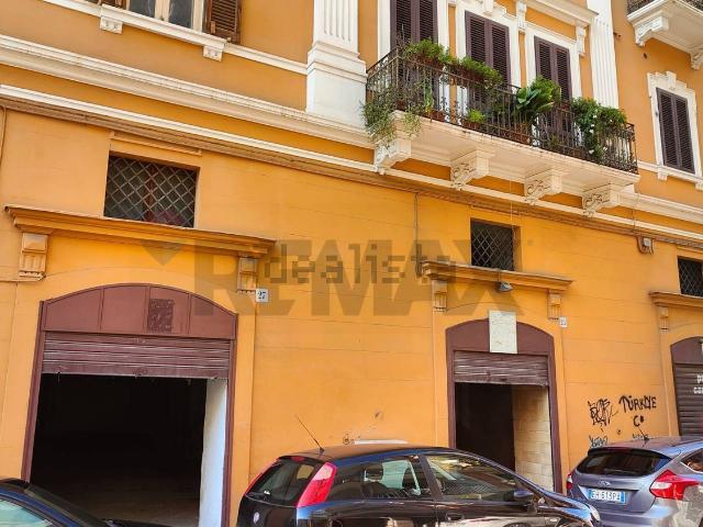 Locale in vendita di 185 m² in Via Giuseppe Re David, 27
