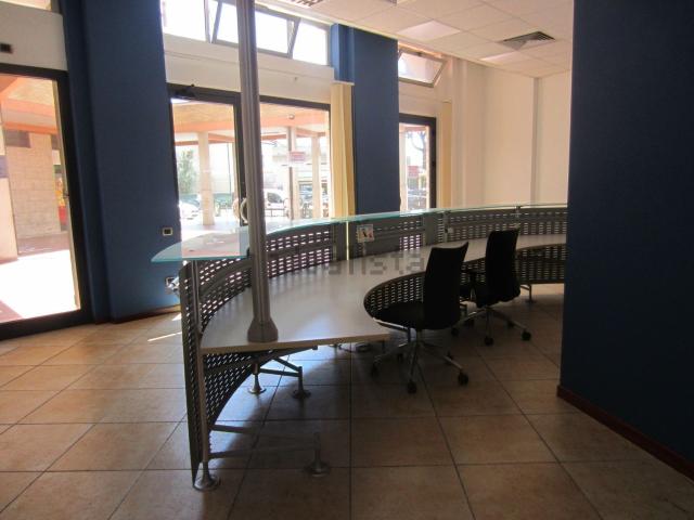 Locale in vendita di 185 m² in Via D&apos Annunzio