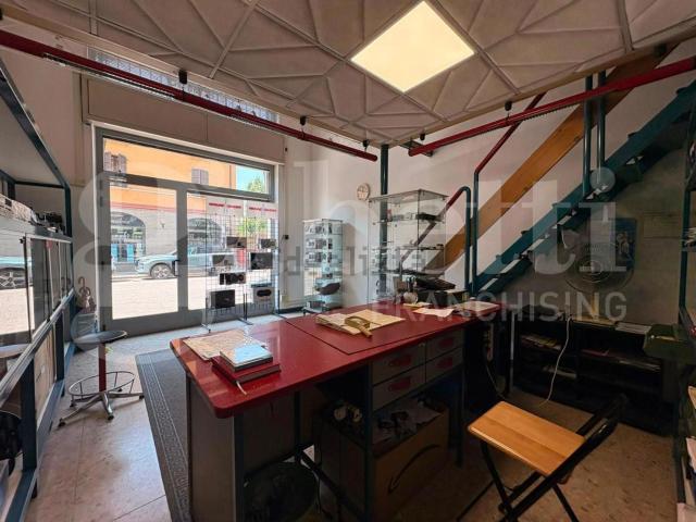 Locale in vendita di 185 m² in Via del Giordano, 52