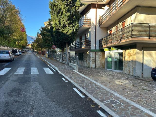 Locale in vendita di 185 m² in Via della Libertà, 29