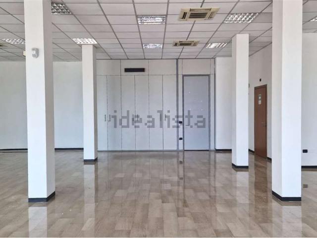 Locale in vendita di 185 m² in Via Emilia