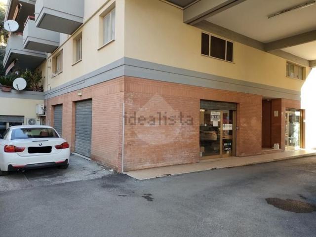 Locale in vendita di 185 m² in Via Felice Barnabei