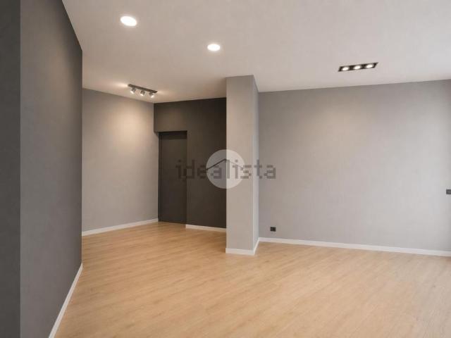 Locale in vendita di 185 m² in Via Italia
