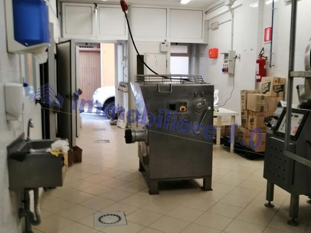 Locale in vendita di 185 m² in Via Macia Faraci, 6