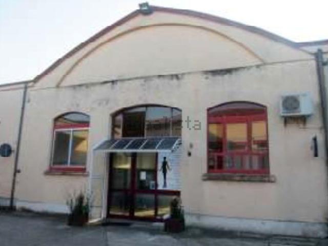 Locale in vendita di 185 m² in Via XXIII Aprile, 17
