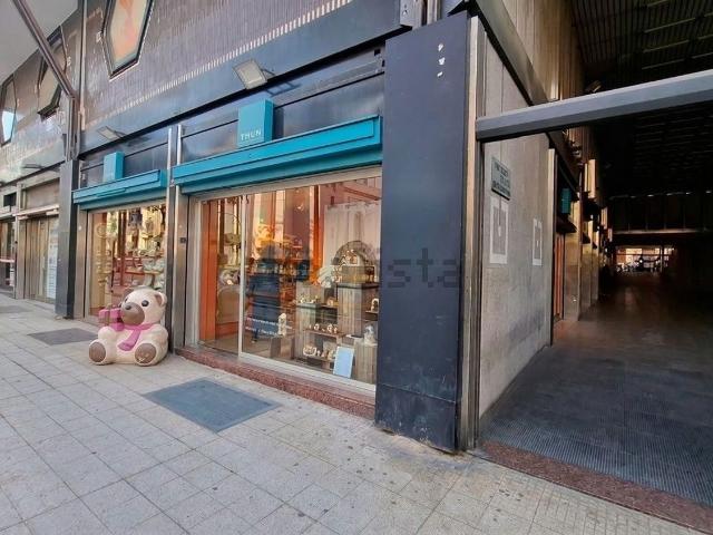 Locale in vendita di 185 m² in Viale San Martino, 222