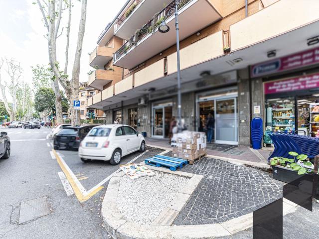 Locale in vendita di 185 m² in Viale San Nilo