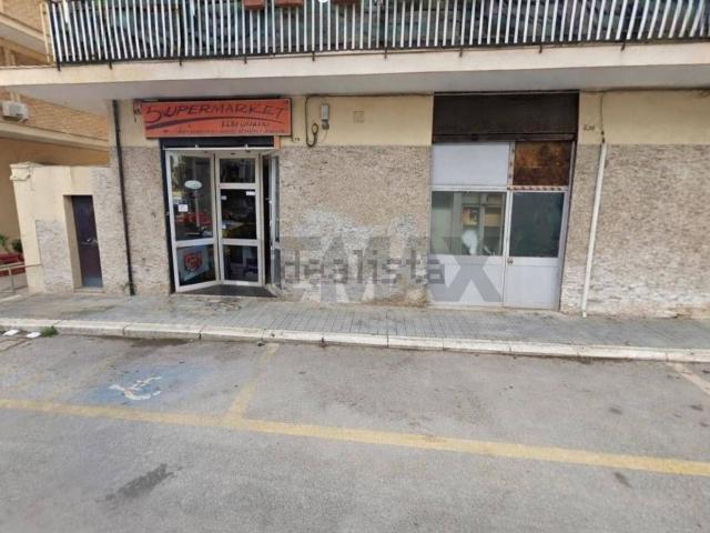 Locale in vendita di 185 m² in Strada San Girolamo, 2