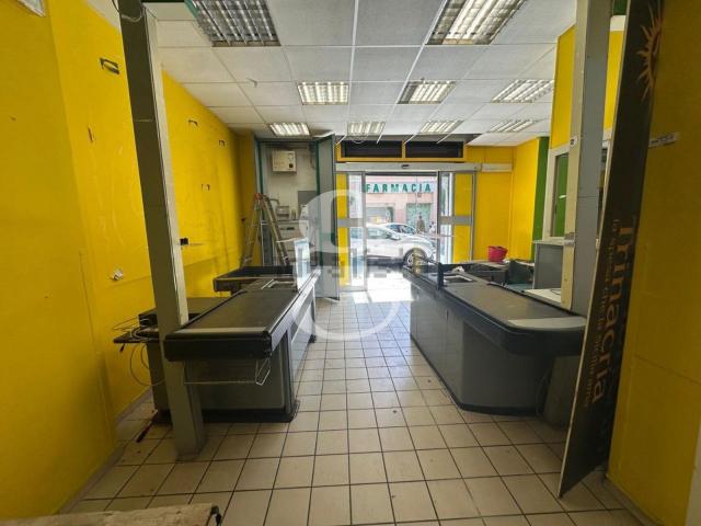 Locale in vendita di 186 m² in Via Risorgimento, 129