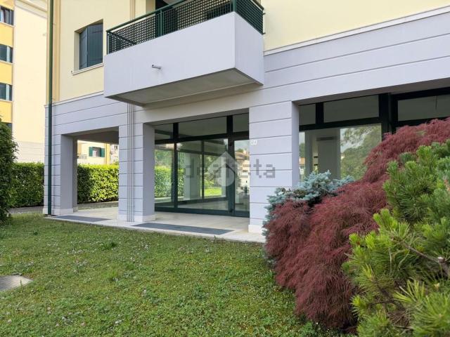 Locale in vendita di 186 m² in Via Vallada, 42