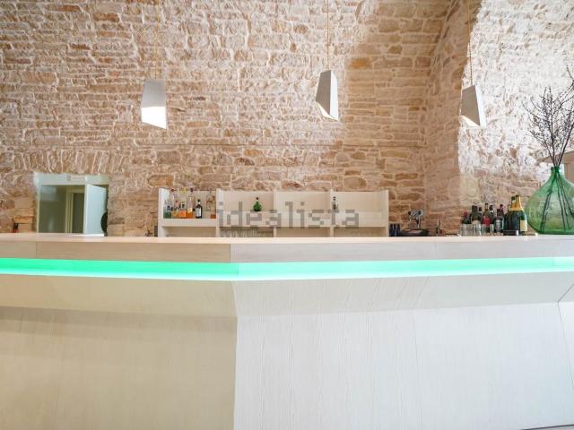 Locale in vendita di 186 m² in Via Vittorio Alfieri, 36