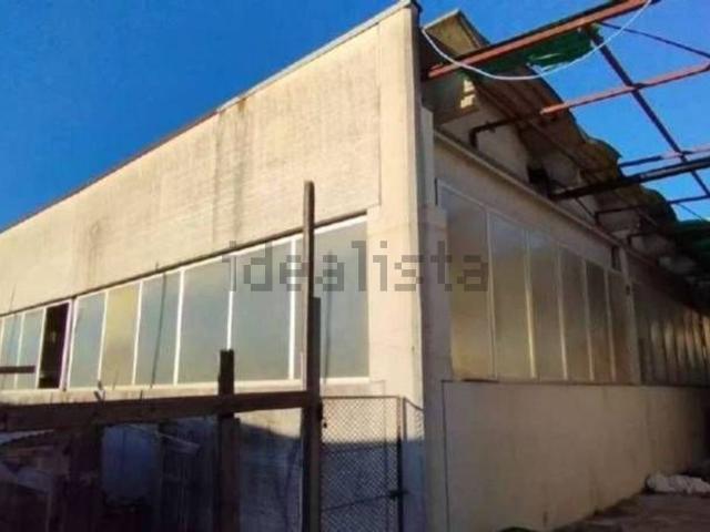 Locale in vendita di 187 m² in Via Croce del Ferragalli