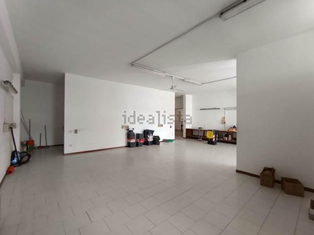 Locale in vendita di 187 m² in Via Milano, 1