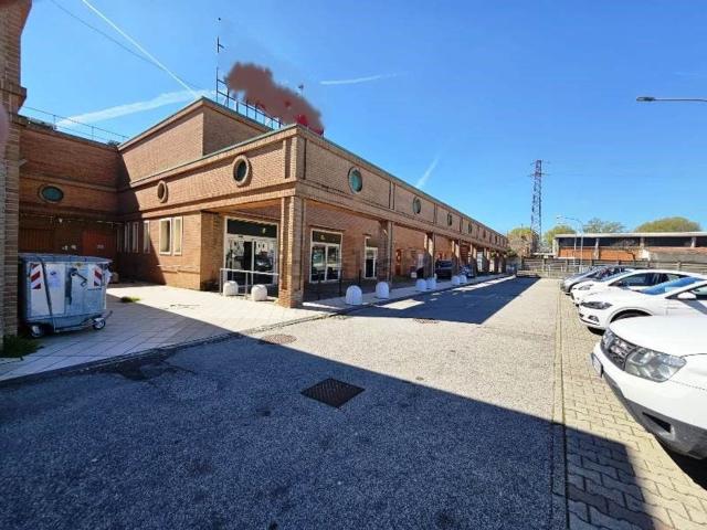 Locale in vendita di 187 m² in Via Savonarola, 15