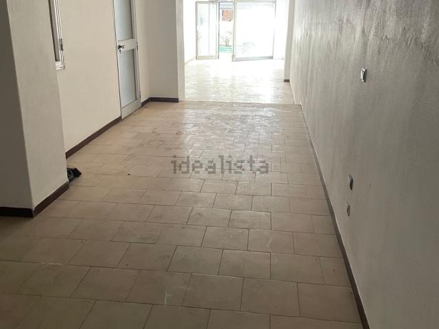 Locale in vendita di 188 m² in Via Giovanni Battista Pergolesi, 52
