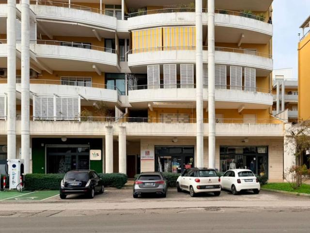 Locale in vendita di 188 m² in Via dei Peuceti, 17