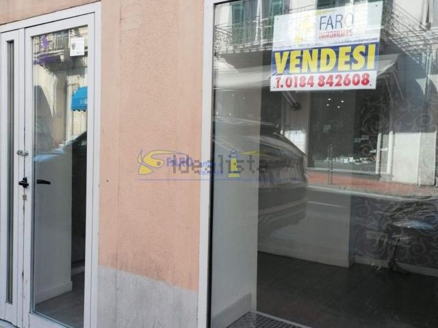 Locale in vendita di 18 m² in Via Cavour