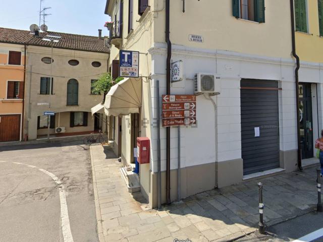 Locale in vendita di 18 m² in Via P. Perolari, 2