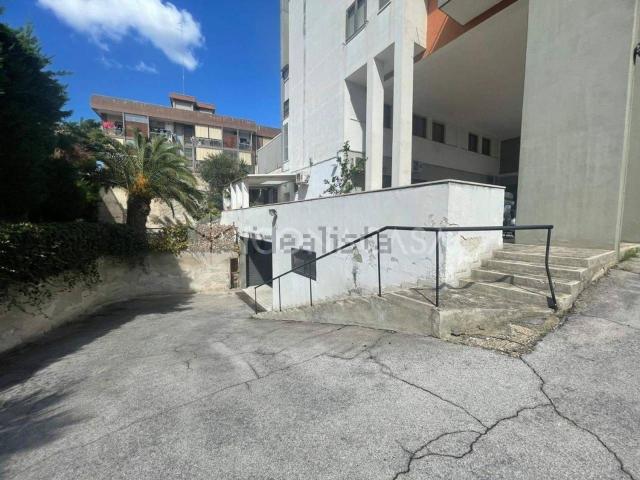 Locale in vendita di 18 m² in Viale Japigia, 75