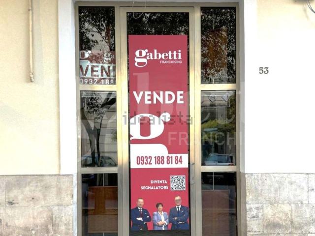 Locale in vendita di 18 m² in Viale Tenente Lena, 53