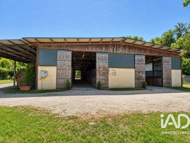 Locale in vendita di 1900 m² in Via Fienile, 50