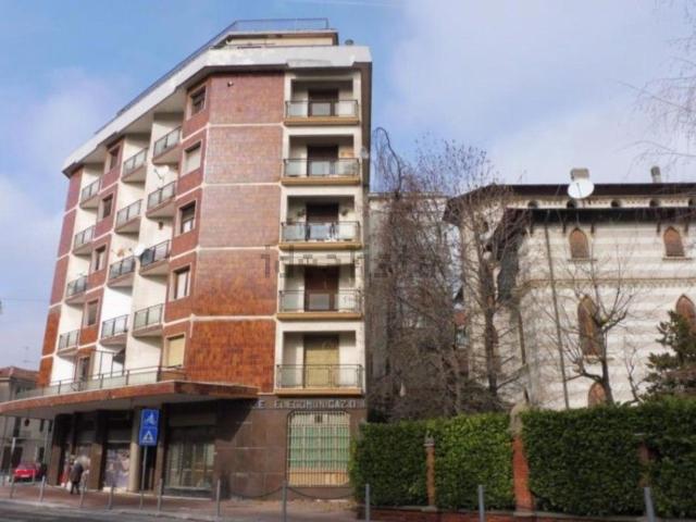 Locale in vendita di 190 m² in Via Giuseppe Garibaldi, 26