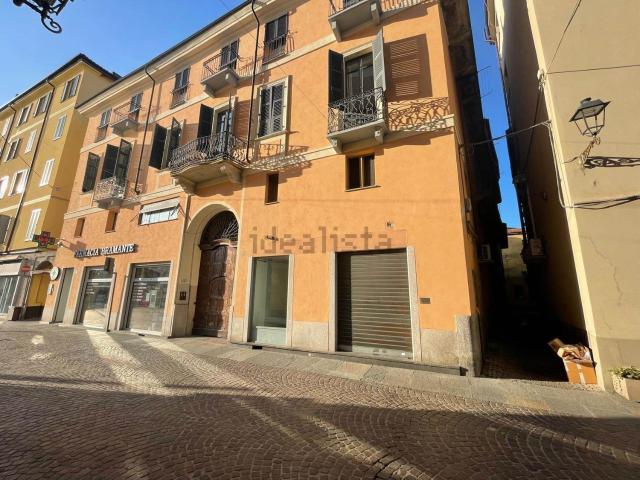 Locale in vendita di 190 m² in Via del Duomo, 4