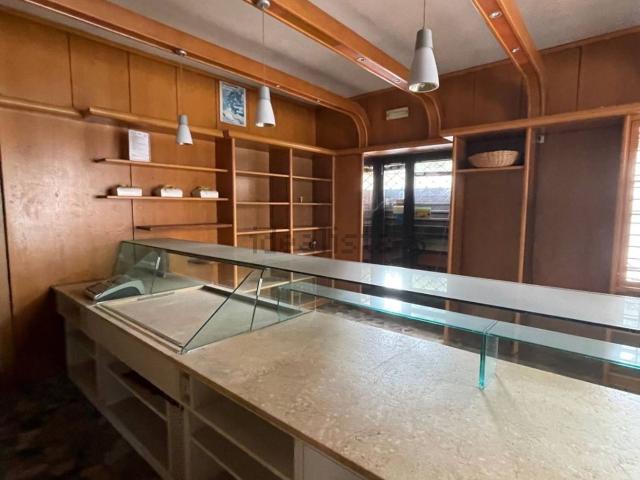 Locale in vendita di 190 m² in Via della Libertà, 14