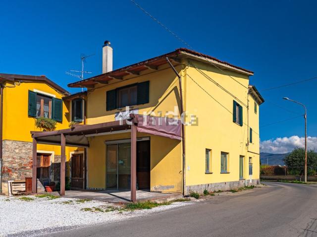 Locale in vendita di 190 m² in Via di Mezzo, 100