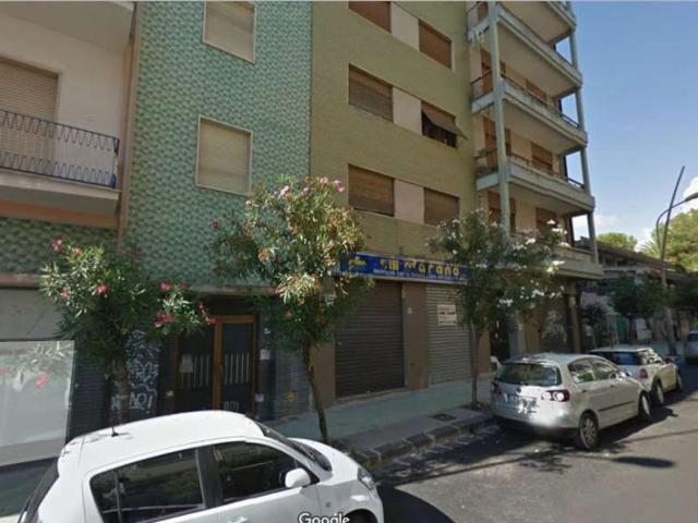 Locale in vendita di 190 m² in Via Francesco Simonetta, 15