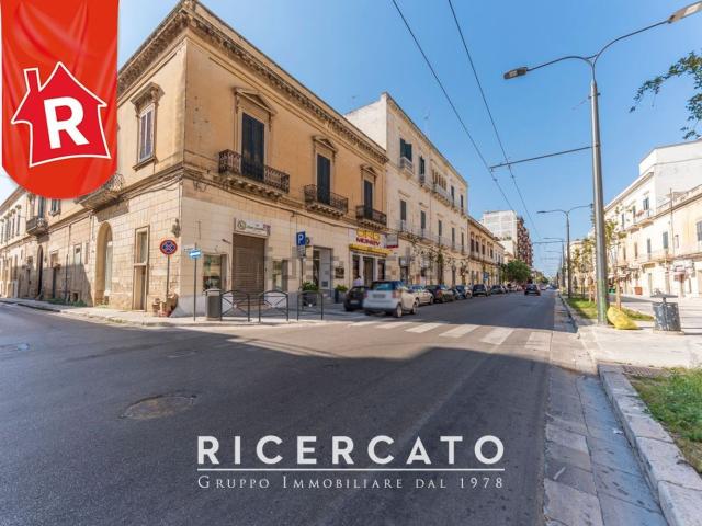Locale in vendita di 190 m² in Via Luigi de Simone, 3