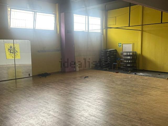 Locale in vendita di 190 m² in Via San Gerolamo Emiliani, 2