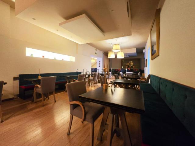 Locale in vendita di 190 m² in Via Sant&apos Alò