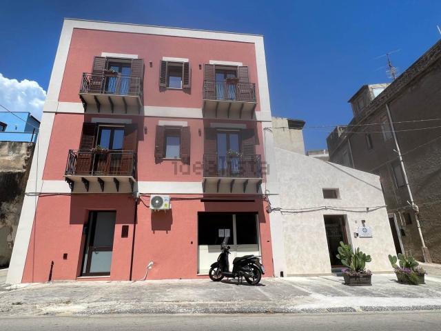 Locale in vendita di 190 m² in Via Scaglione, 64