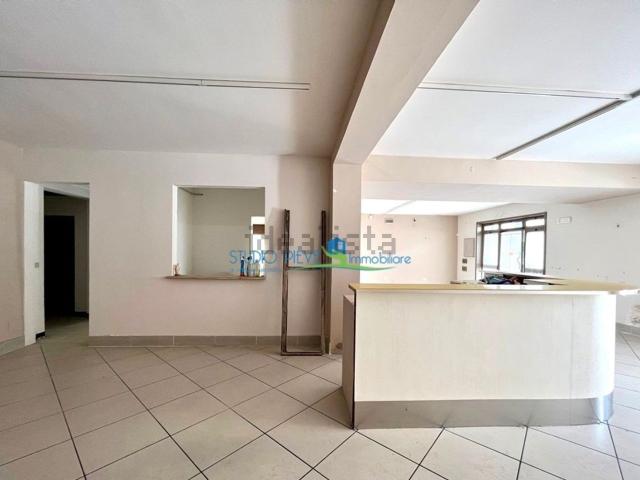 Locale in vendita di 190 m² in Via Pineta