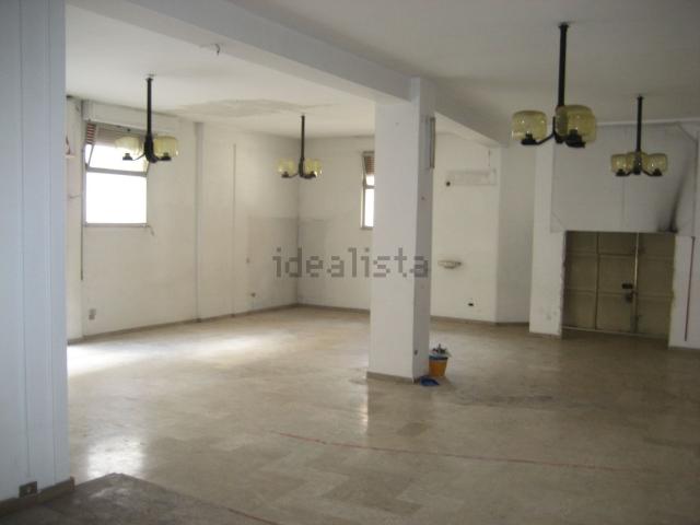 Locale in vendita di 190 m² in Via Vincenzo Ragni