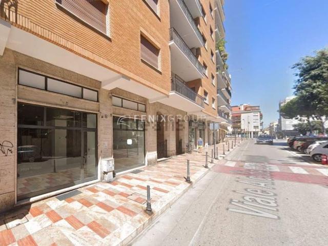 Locale in vendita di 190 m² in Viale Alcide De Gasperi, 16