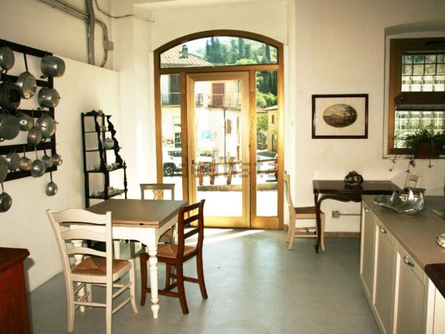 Locale in vendita di 190 m² in Piazza Guido Monaco, 6