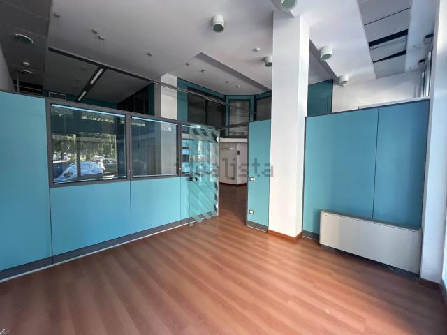 Locale in vendita di 190 m² in Piazzale Gabriele D&apos Annunzio, 17