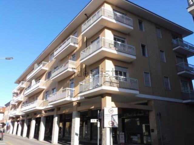 Locale in vendita di 191 m² in Via Luigi Cibrario, 17