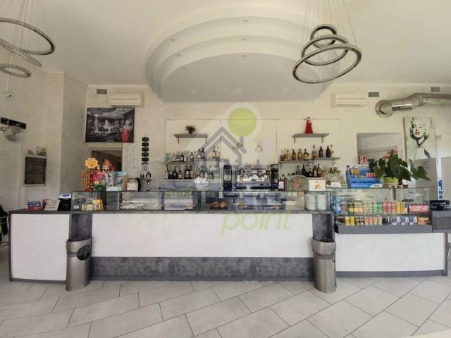 Locale in vendita di 192 m² in Via I Maggio