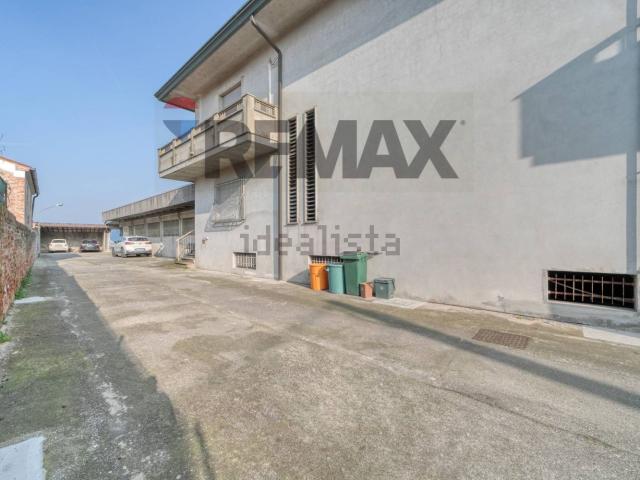 Locale in vendita di 192 m² in Via Roma