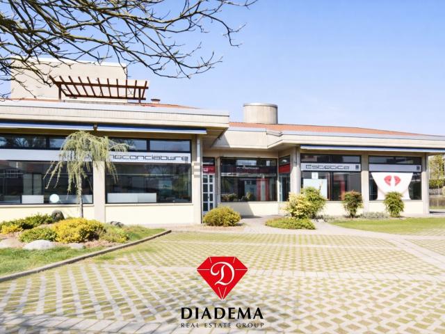 Locale in vendita di 192 m² in Via Roma, 21