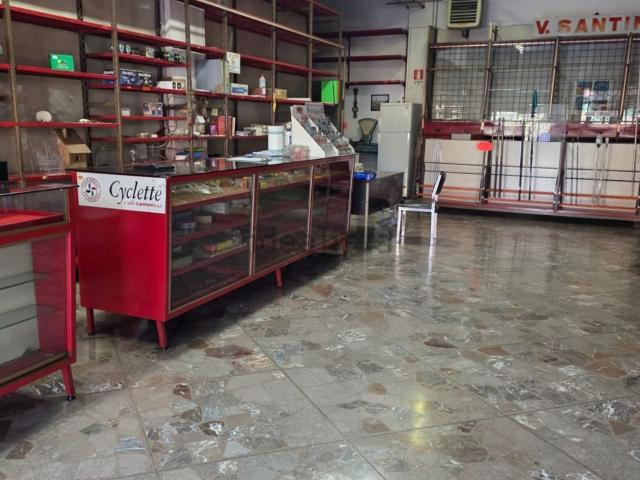 Locale in vendita di 193 m² in Via Casilina, 1084