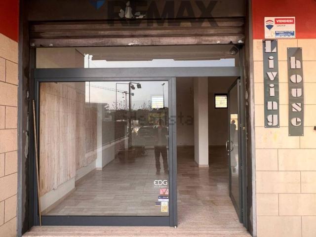 Locale in vendita di 193 m² in Via Giustino Fortunato, 27