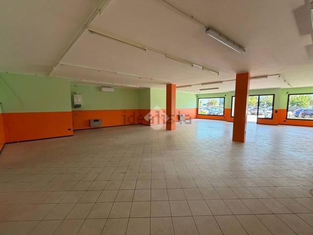 Locale in vendita di 193 m² in Via Vizza