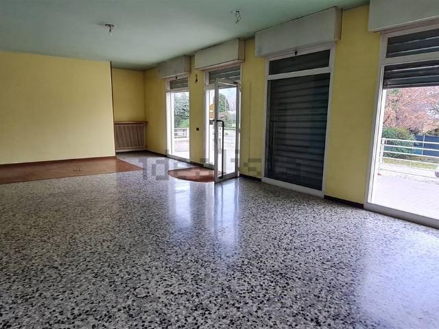 Locale in vendita di 195 m²